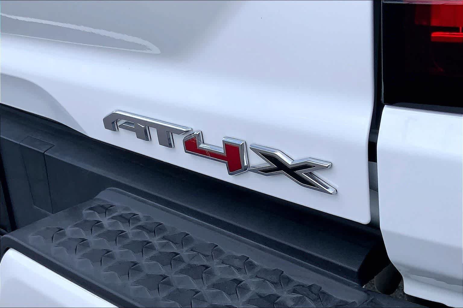Used 2025 GMC Canyon AT4 w/ AT4X Package AWD/4WD image 7