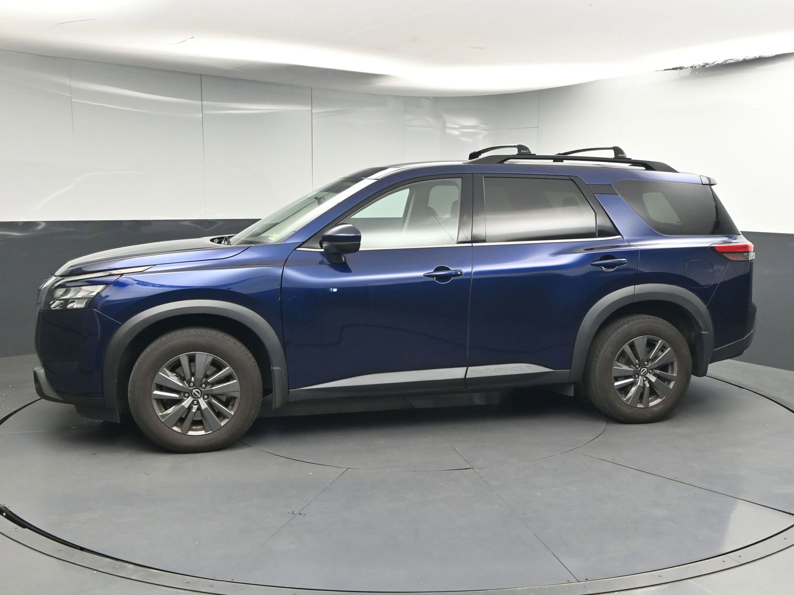 Used 2023 Nissan Pathfinder SV w/ SV Premium Package image 4