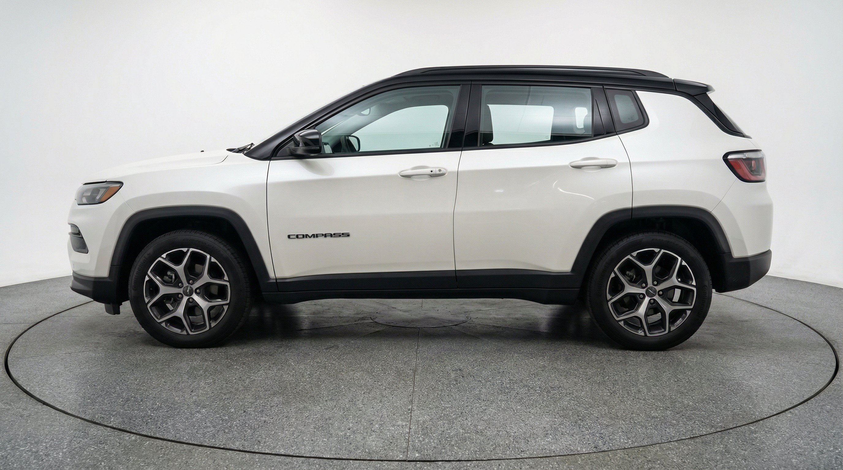 Used 2025 Jeep Compass Limited AWD/4WD image 5