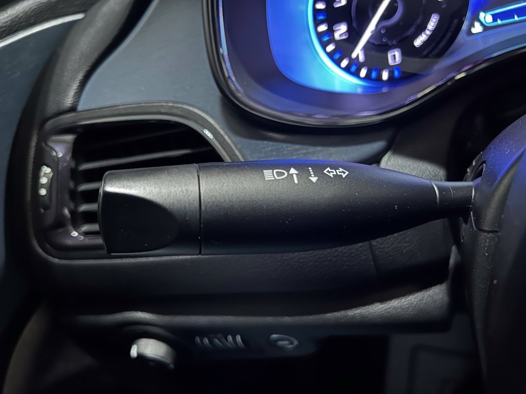 Used 2016 Chrysler 200 S FWD image 18