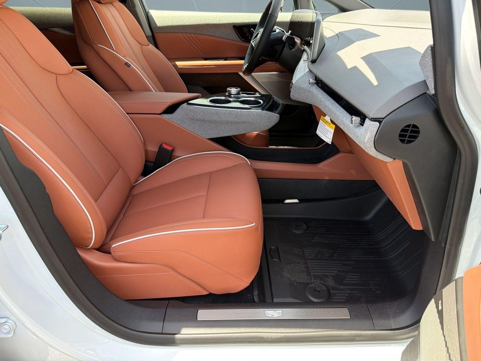 New 2027 Cadillac Optiq Premium Sport w/ LPO, Floor Liner Package AWD/4WD image 25