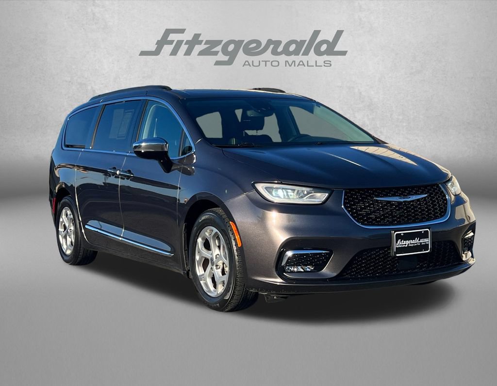 Used 2023 Chrysler Pacifica Limited FWD image 1