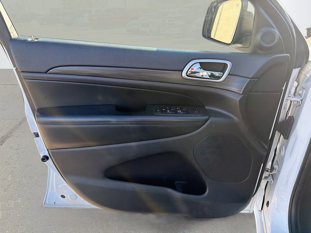 Used 2019 Jeep Grand Cherokee Altitude image 24