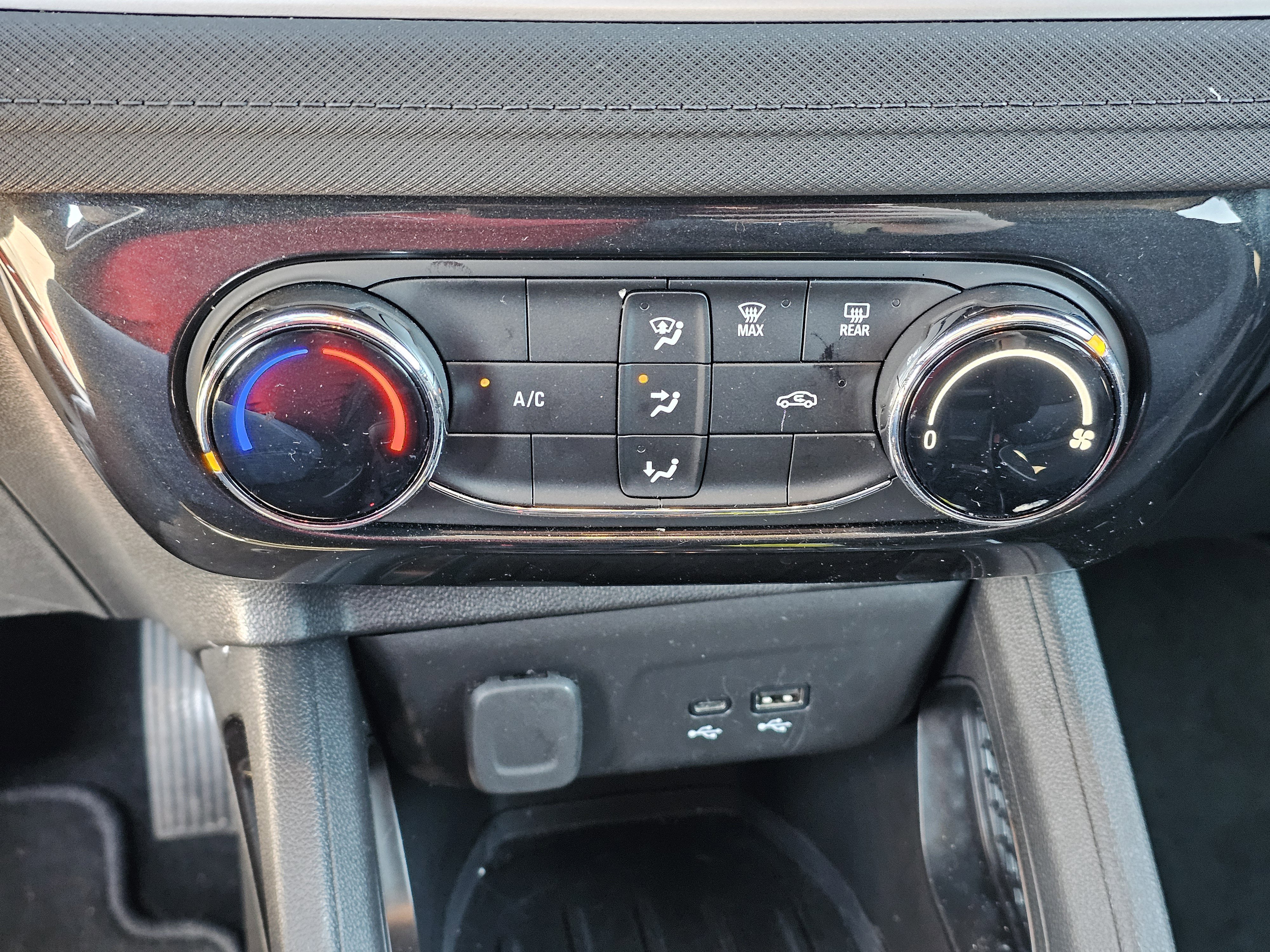 Used 2025 Chevrolet TrailBlazer LT image 28