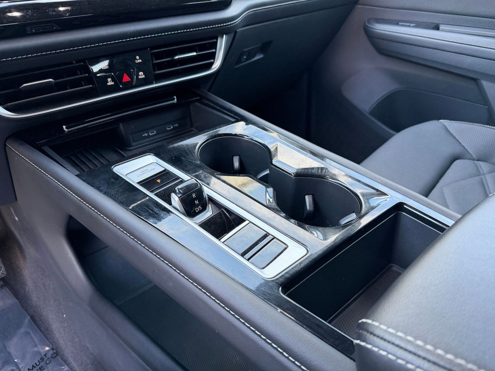 Used 2025 Volkswagen Atlas SE AWD/4WD image 44