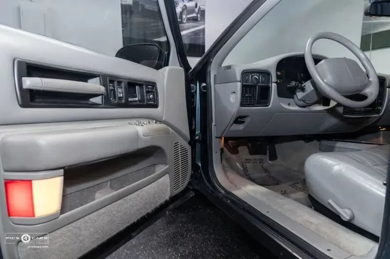 Used 1995 Chevrolet Impala SS RWD image 8