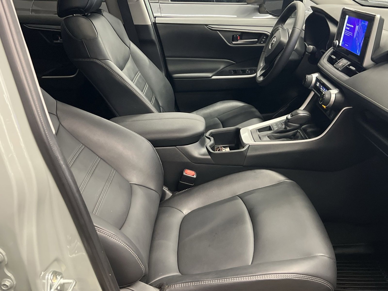 Used 2023 Toyota RAV4 XLE Premium image 29