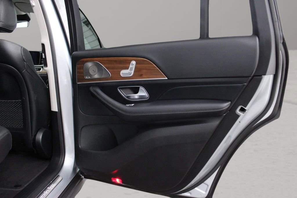 Used 2023 Mercedes-Benz GLS 450 4MATIC image 28