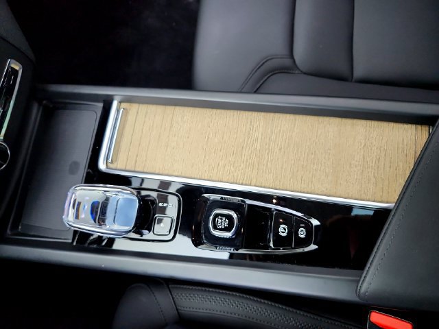Certified 2026 Volvo XC60 B5 Plus AWD/4WD image 26