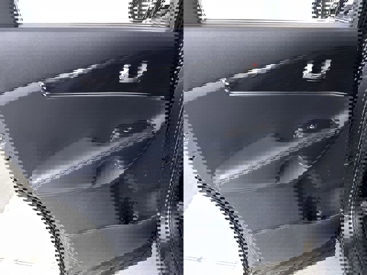 Used 2019 Kia Sorento LX image 18