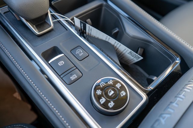 New 2025 Nissan Pathfinder SL image 21