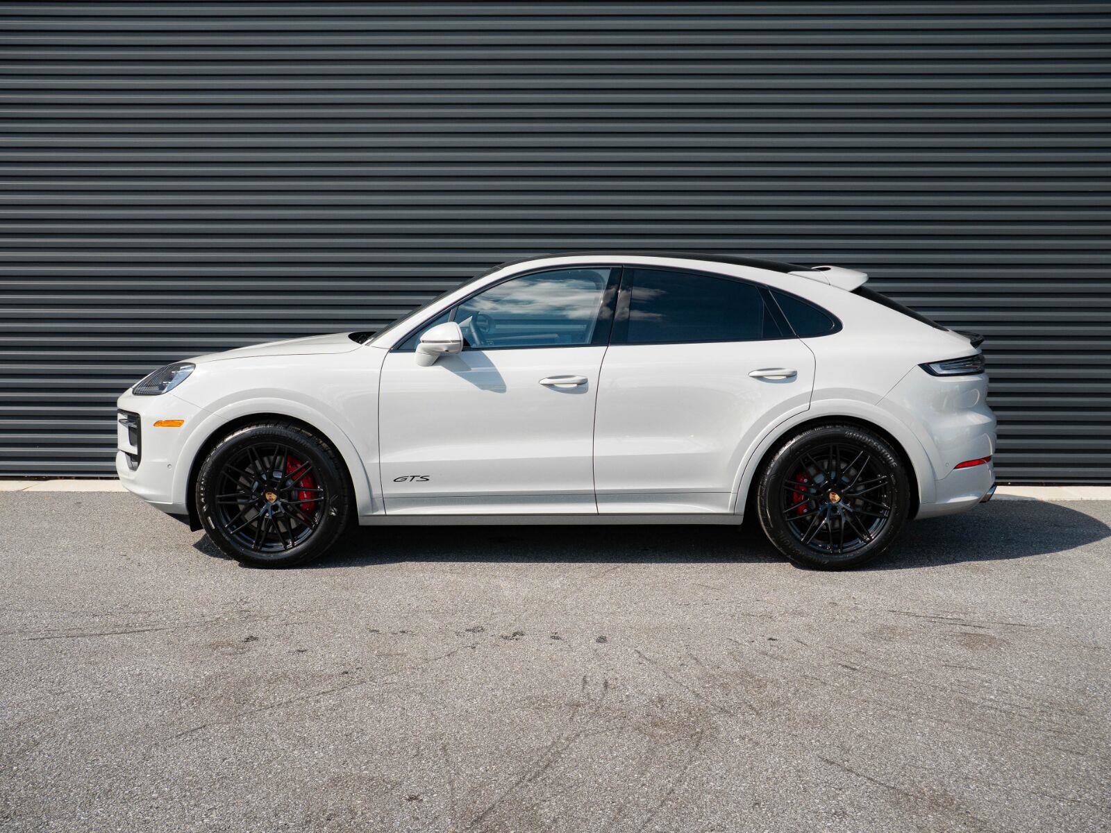 Certified 2026 Porsche Cayenne GTS AWD/4WD image 2
