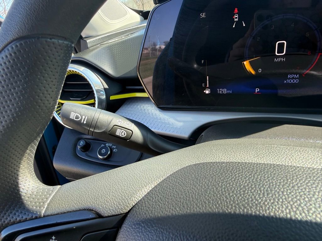 Used 2025 Chevrolet Trax LT image 30