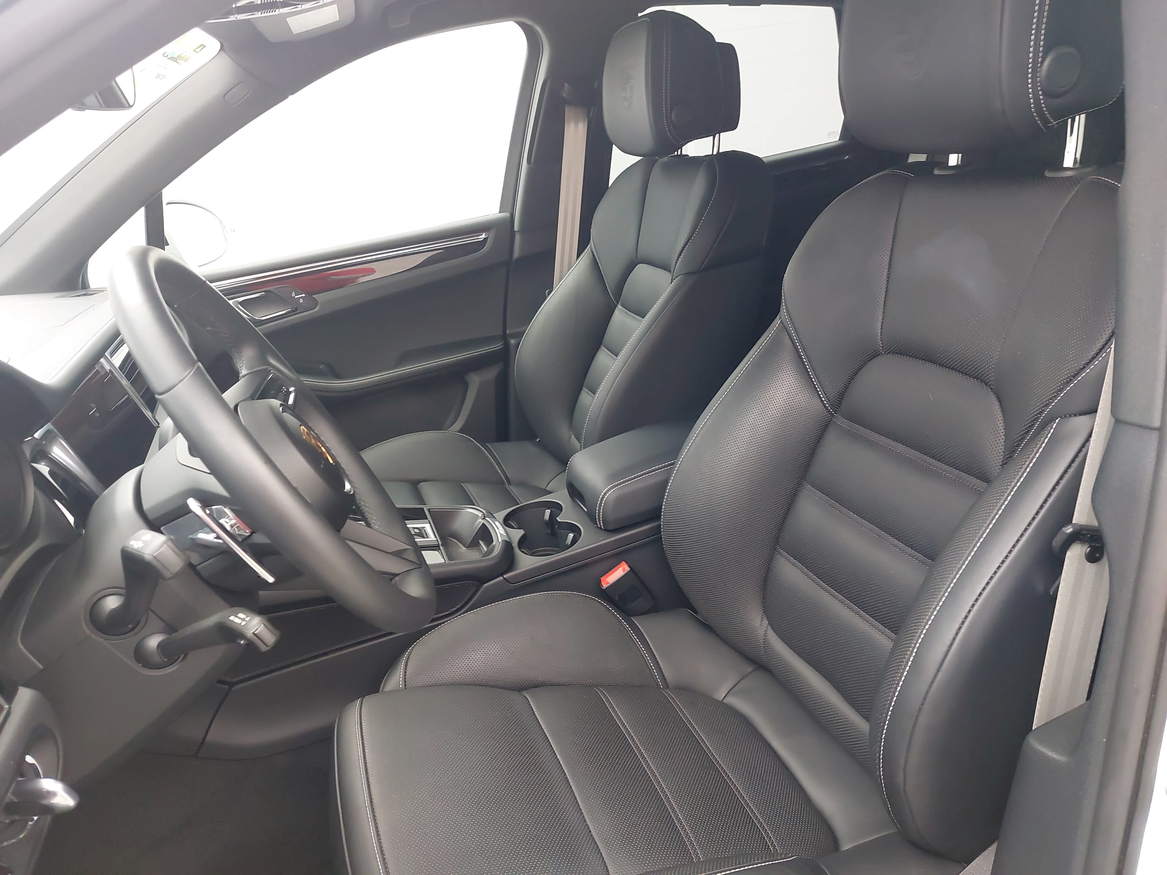 Certified 2025 Porsche Macan S AWD/4WD image 5