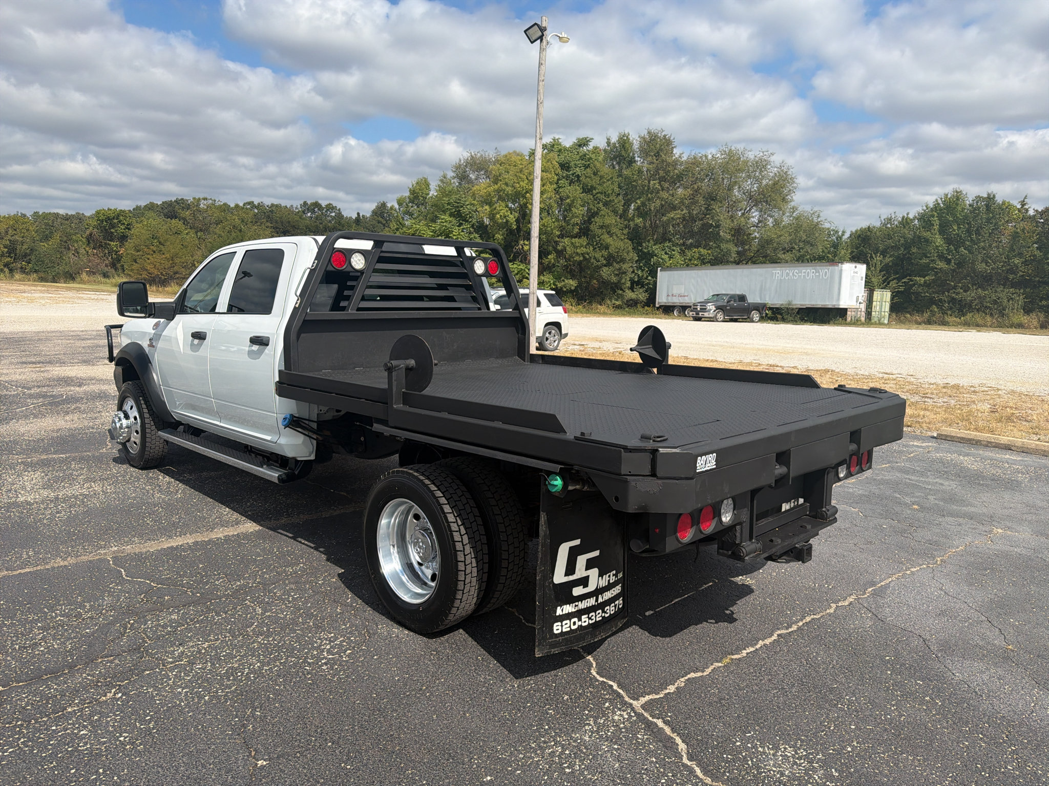 Used 2024 RAM 5500 Tradesman w/ Chrome Appearance Group AWD/4WD image 3