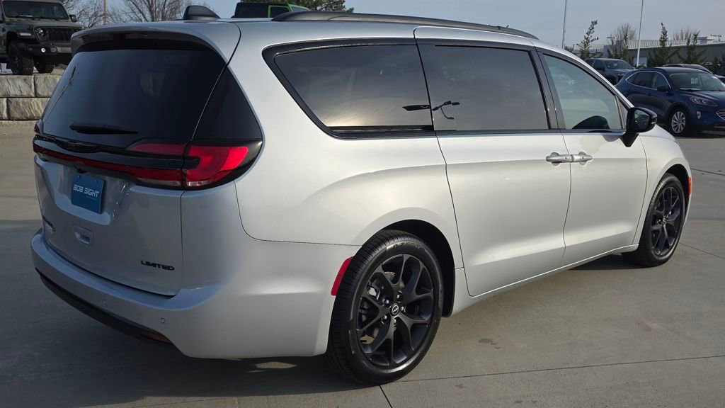 New 2026 Chrysler Pacifica Limited w/ S Appearance Package image 5