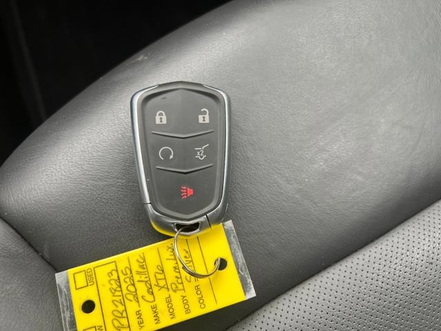 Used 2025 Cadillac XT6 Premium Luxury image 40