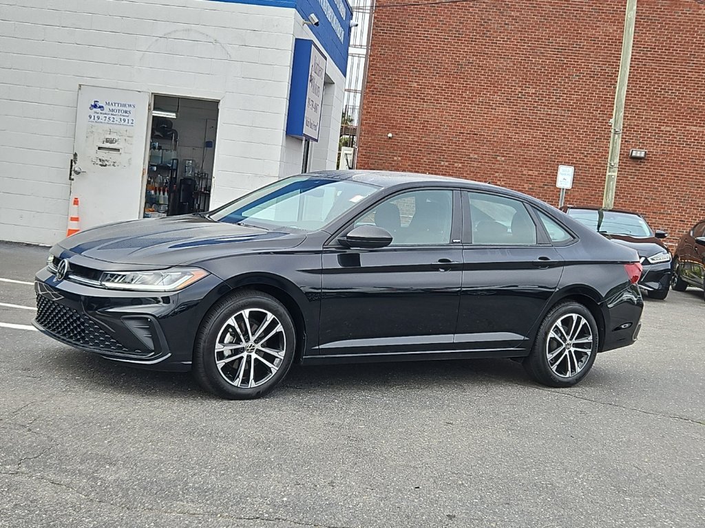 Used 2025 Volkswagen Jetta Sport FWD image 3