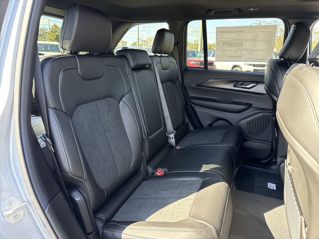 New 2025 Jeep Grand Cherokee Altitude image 26