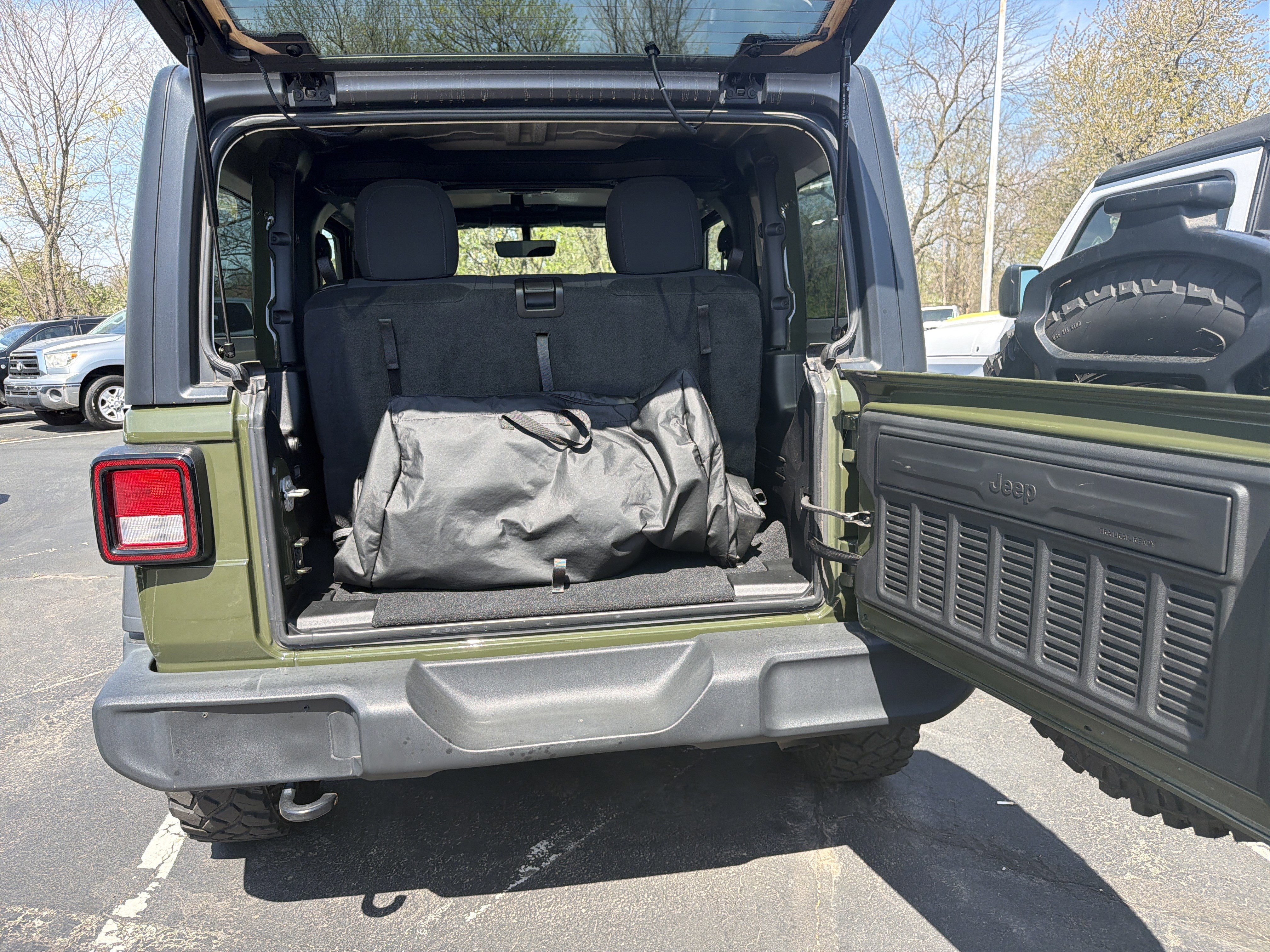 Certified 2022 Jeep Wrangler Sport AWD/4WD image 8