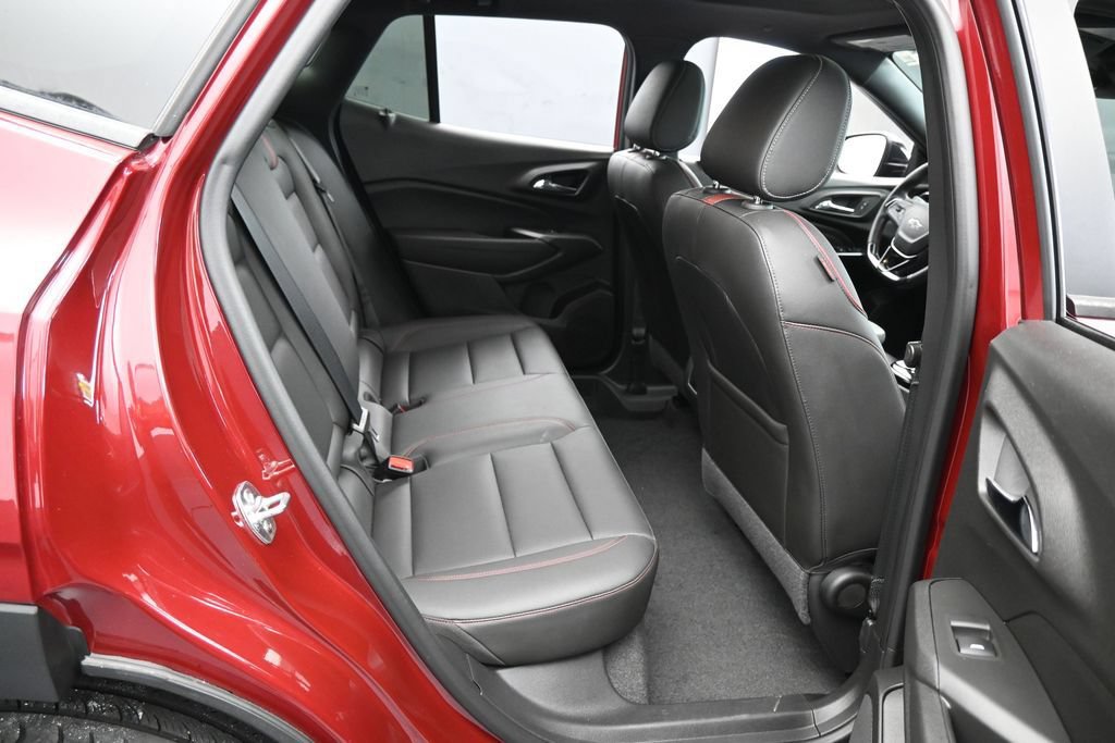 Used 2024 Chevrolet Trax RS w/ Sunroof Package FWD image 36
