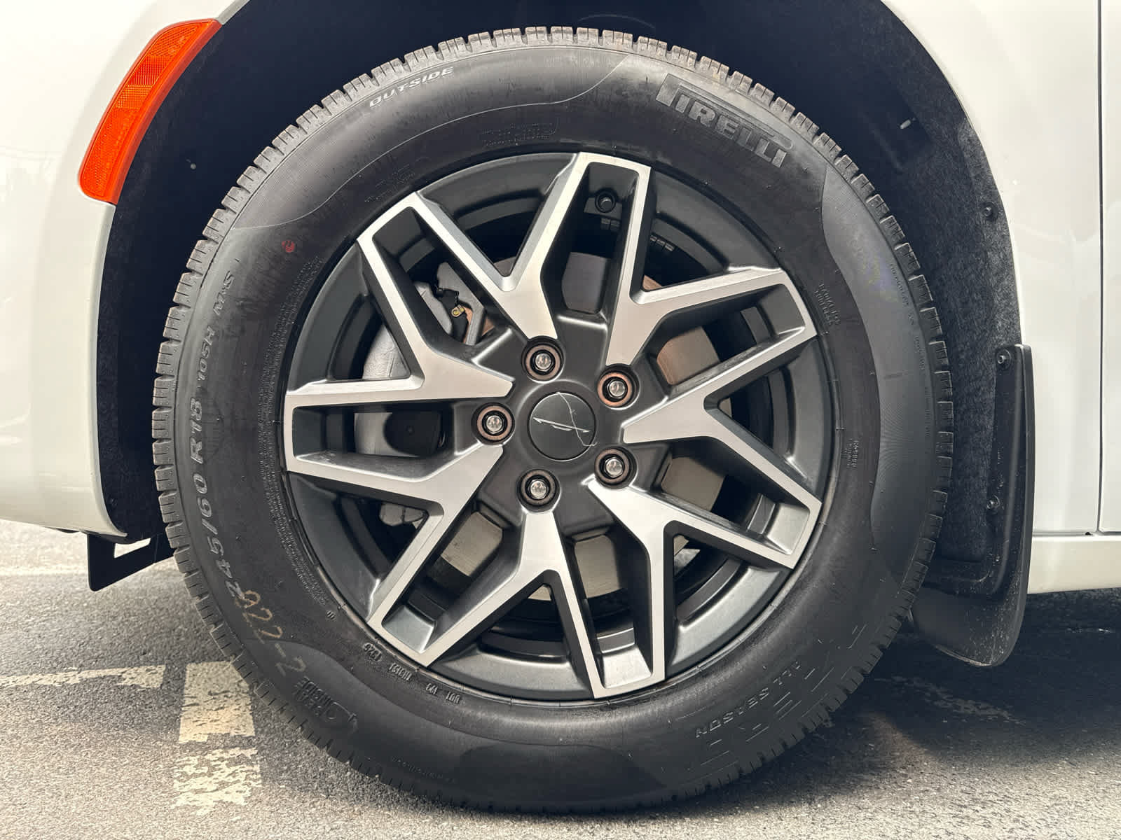 New 2027 Chrysler Pacifica Limited AWD/4WD image 5