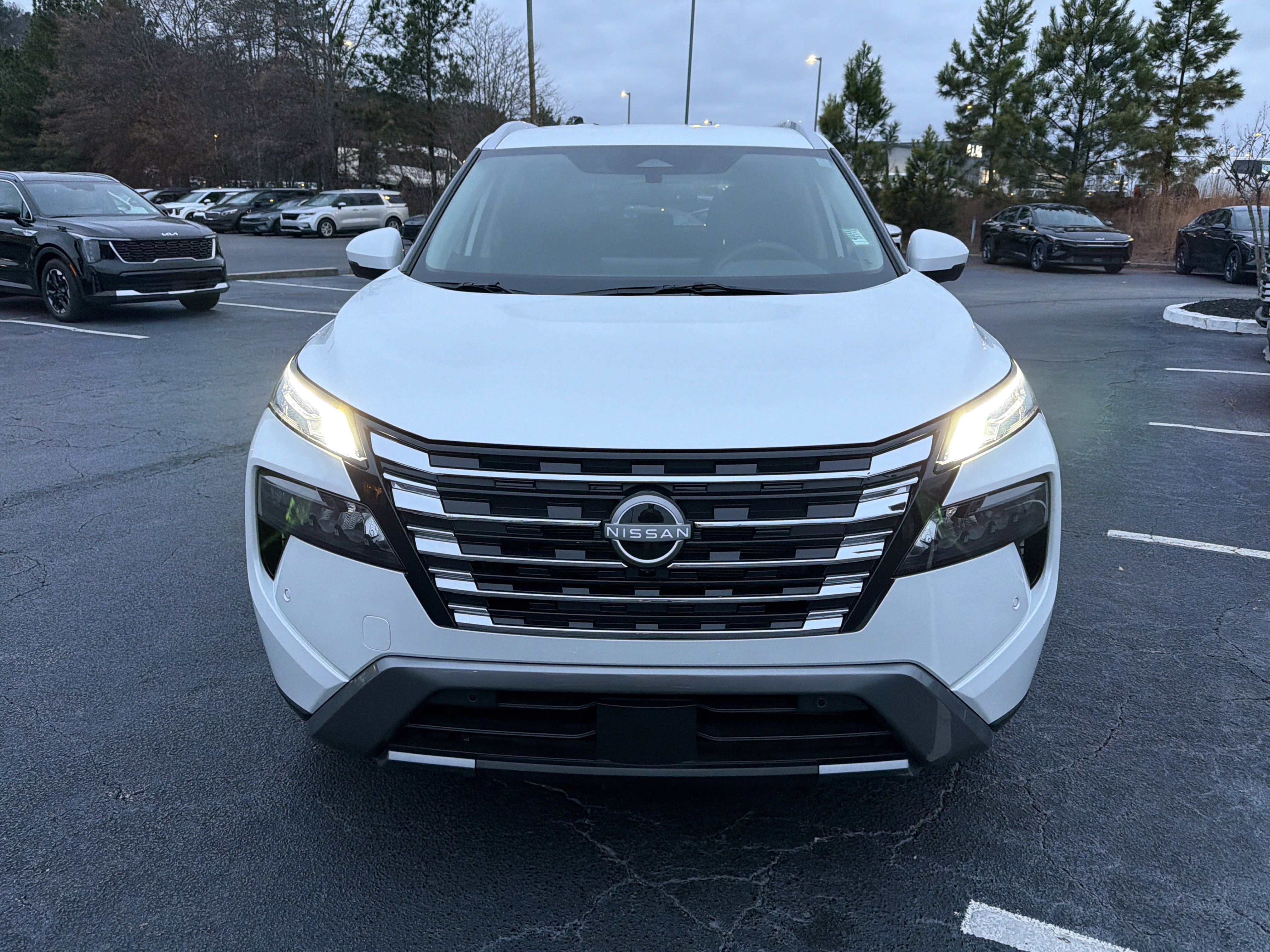 Used 2025 Nissan Rogue SL video 2