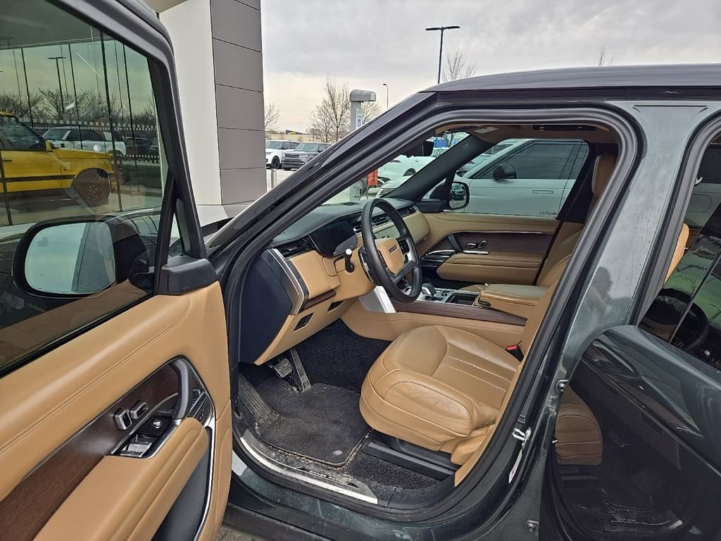 Used 2023 Land Rover Range Rover SE image 16