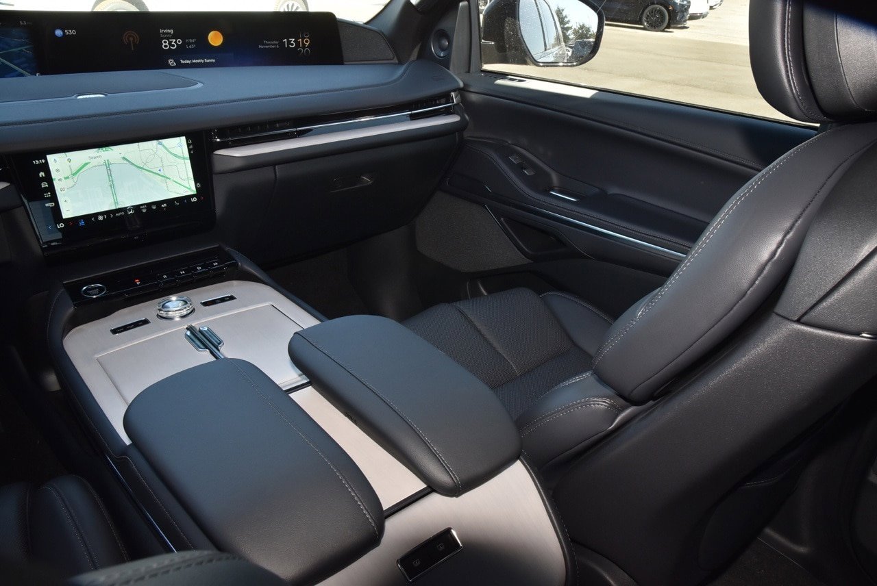 New 2025 Lincoln Navigator Reserve w/ Jet Appearance Package image 25