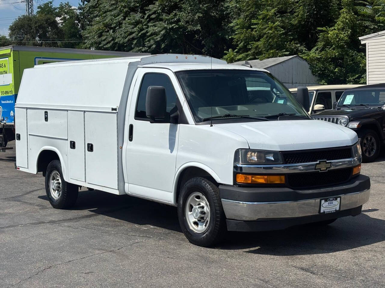 Used 2019 Chevrolet Express 3500 w/ Power Convenience Package RWD image 2
