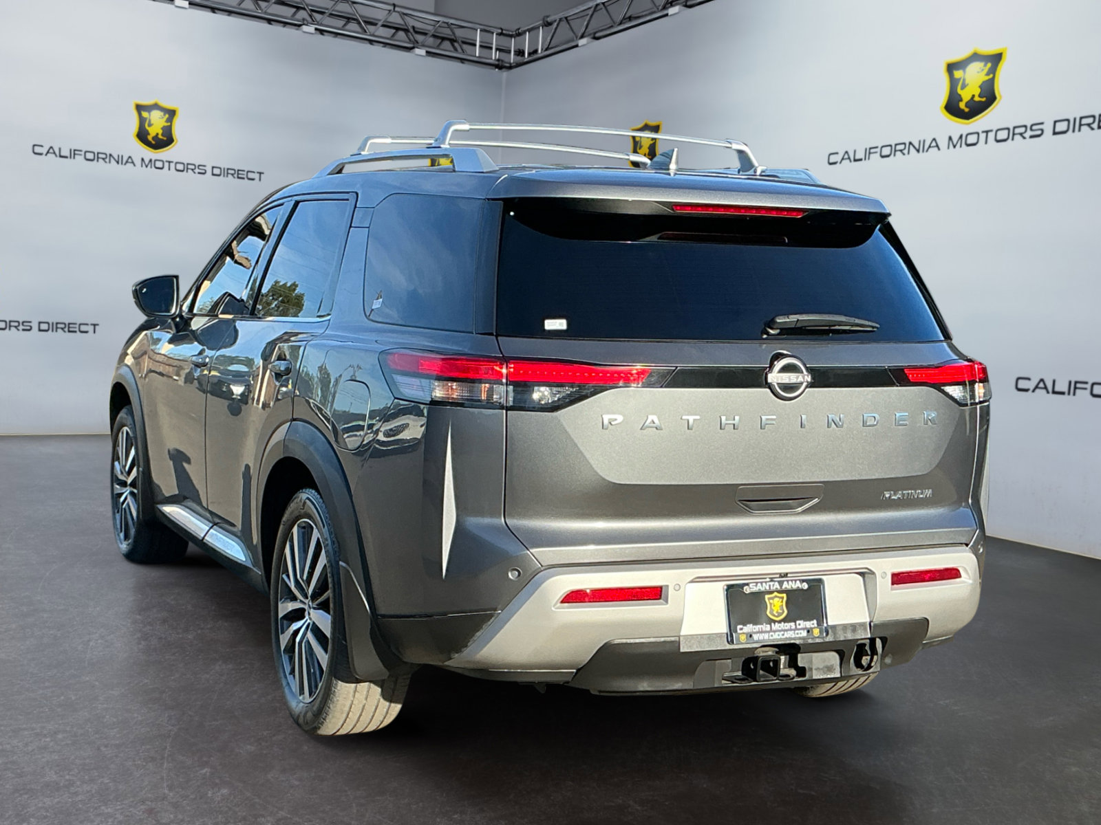 Used 2022 Nissan Pathfinder Platinum w/ Cargo Package image 7