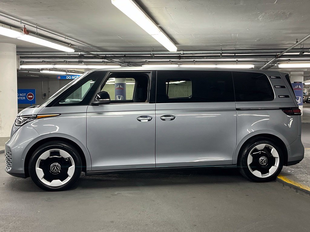 Used 2025 Volkswagen ID. Buzz Pro S RWD image 33