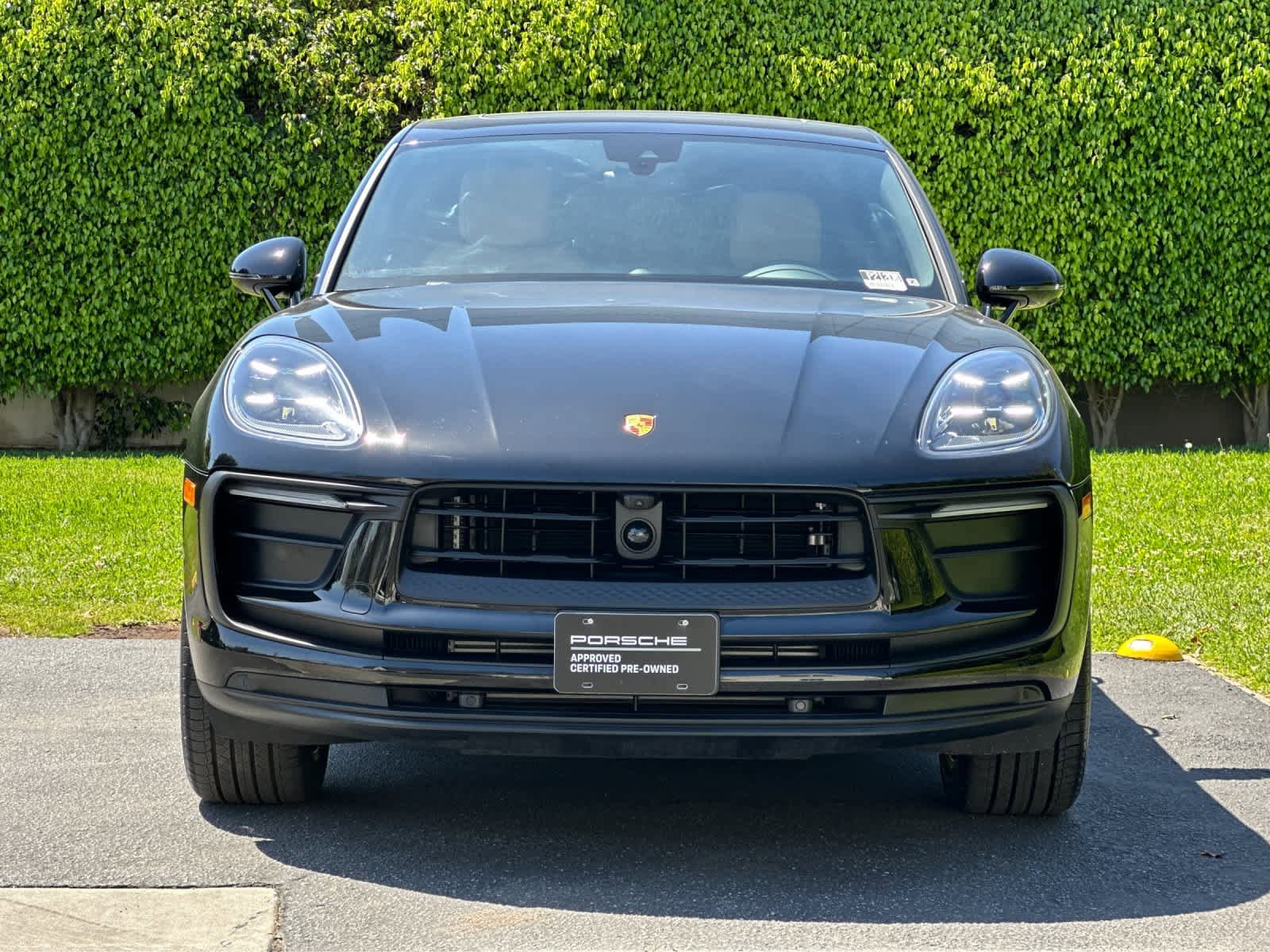 Certified 2025 Porsche Macan AWD/4WD image 11