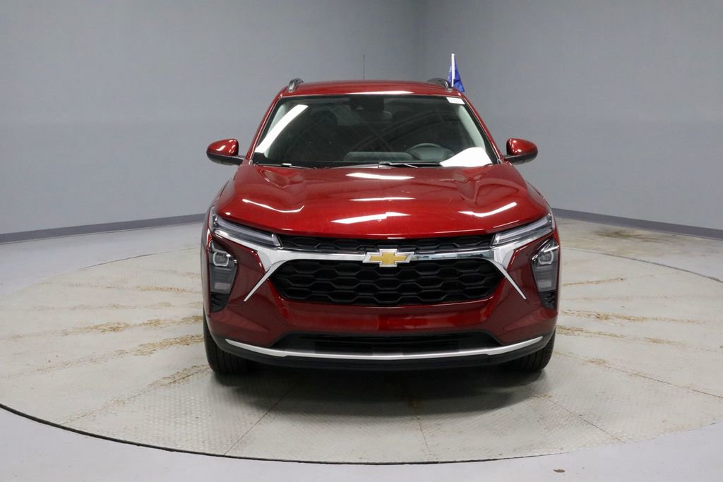 Used 2025 Chevrolet Trax LT w/ LT Convenience Package image 6