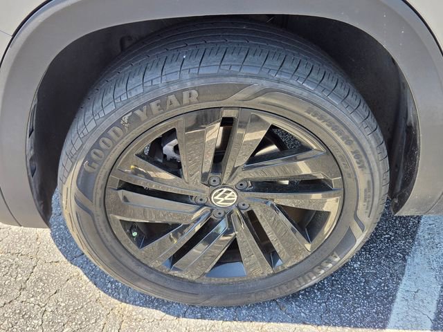 Used 2023 Volkswagen Atlas Cross Sport SE w/ Black Wheel Package image 10
