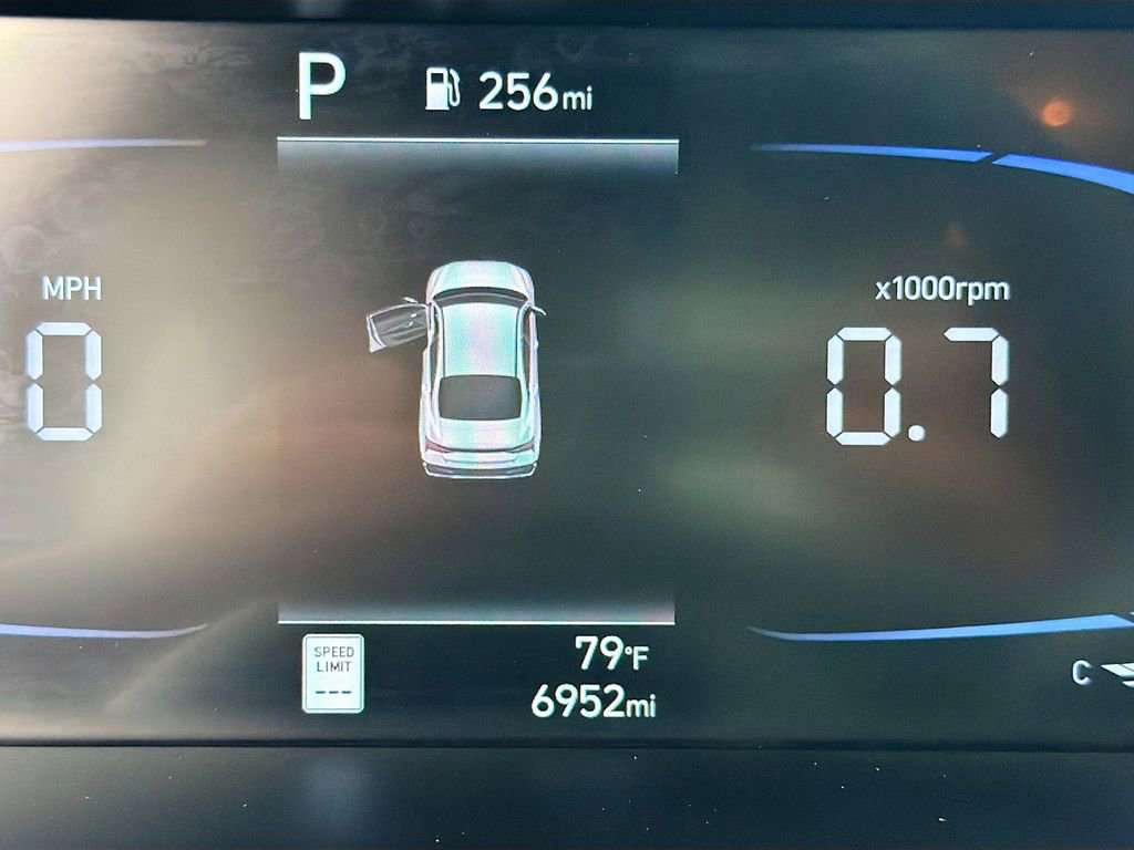 Used 2025 Hyundai Elantra Sport FWD image 37
