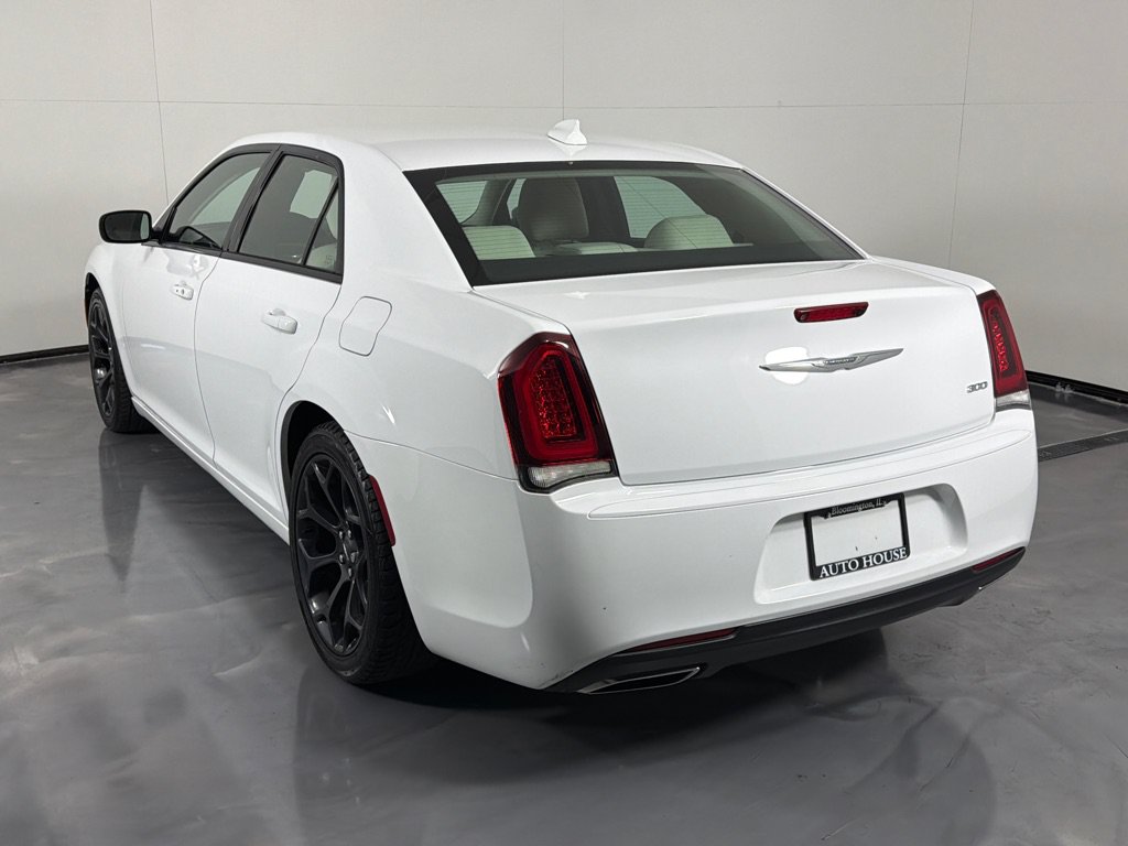 Used 2019 Chrysler 300 Touring w/ Sport Appearance Package RWD image 7