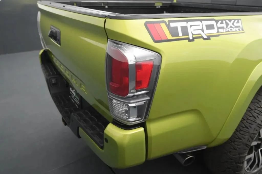 Used 2023 Toyota Tacoma TRD Sport w/ TRD Premium Sport Package AWD/4WD image 19