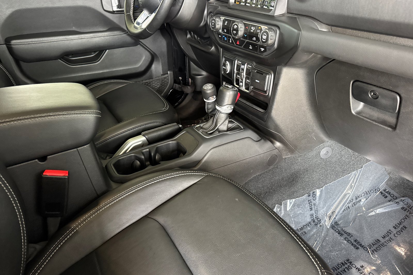 Used 2022 Jeep Wrangler Unlimited Sahara AWD/4WD image 19
