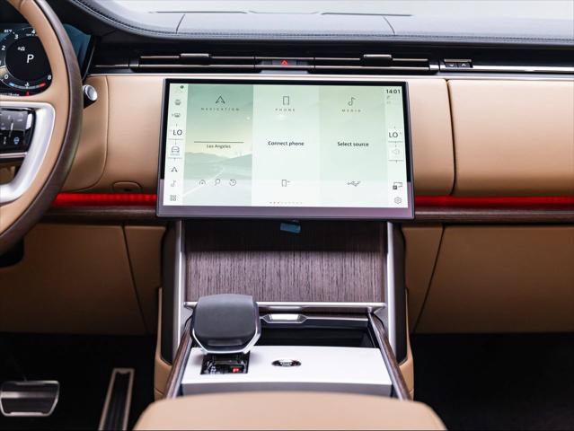 New 2026 Land Rover Range Rover Long Wheelbase SE AWD/4WD image 29