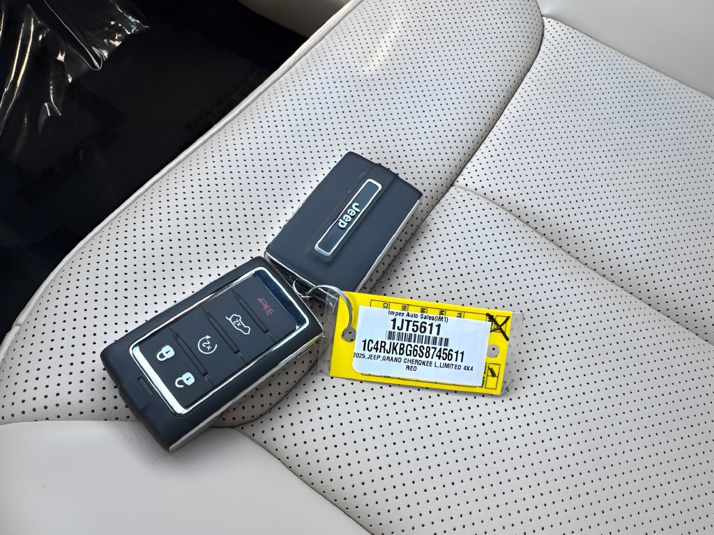 Used 2025 Jeep Grand Cherokee L Limited w/ Luxury Tech Group II AWD/4WD image 33