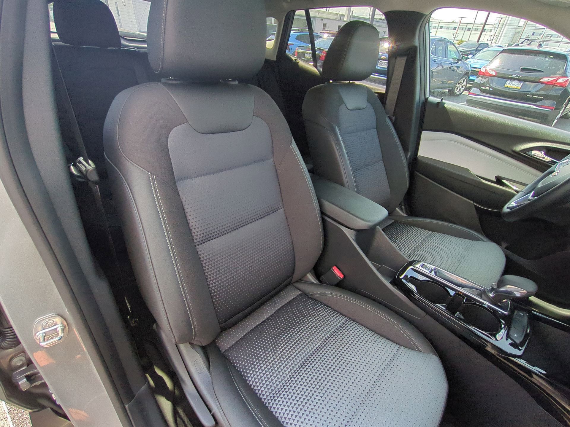 Certified 2024 Chevrolet Trax LT w/ Driver Confidence Package image 28