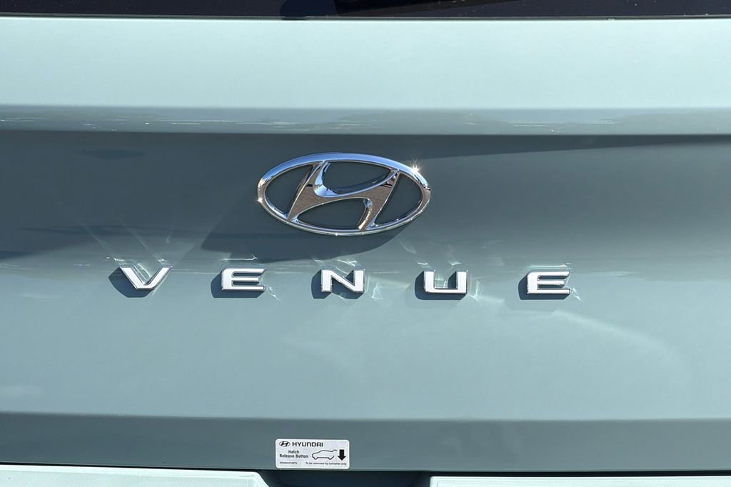 Certified 2025 Hyundai Venue SE FWD image 26