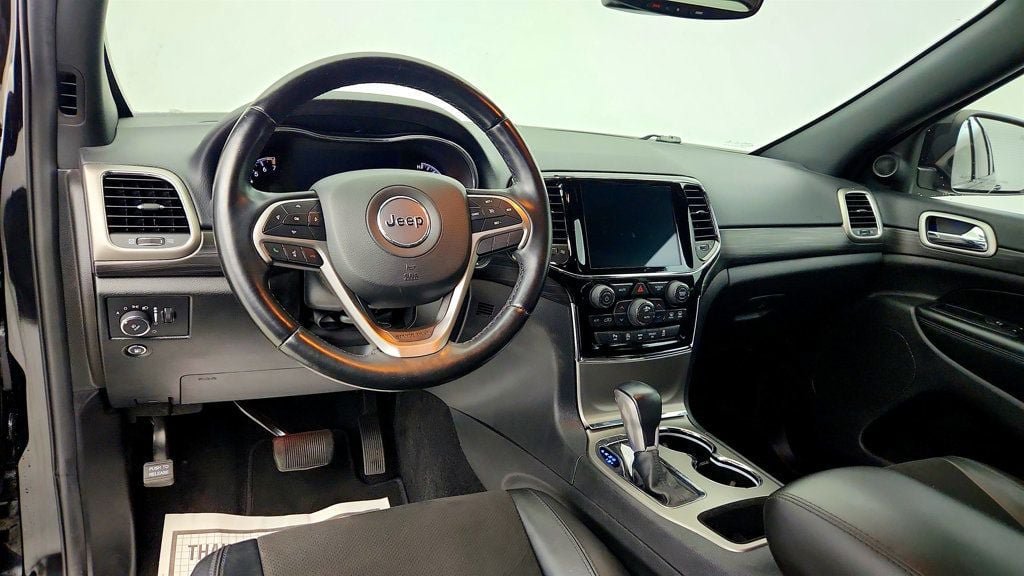 Used 2022 Jeep Grand Cherokee Laredo X RWD image 12