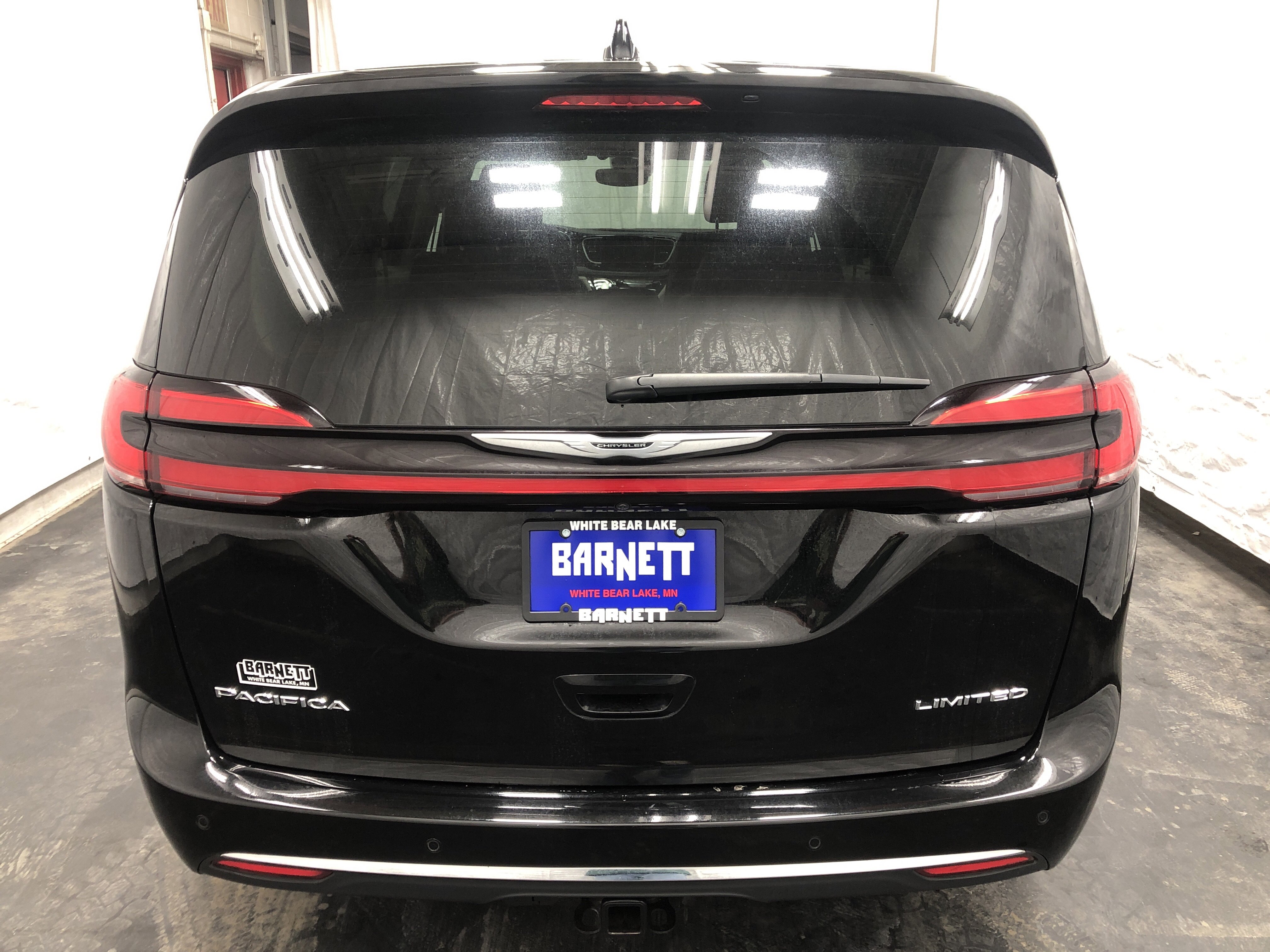Certified 2024 Chrysler Pacifica Limited w/ Trailer Tow Group FWD image 9