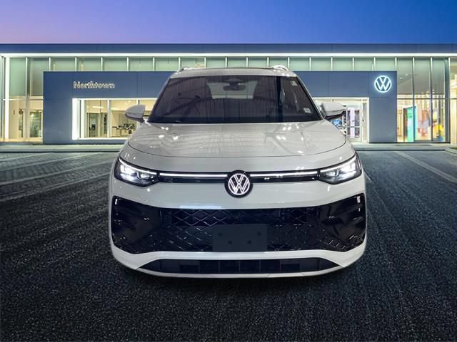 Used 2025 Volkswagen Tiguan SEL R-Line AWD/4WD image 6