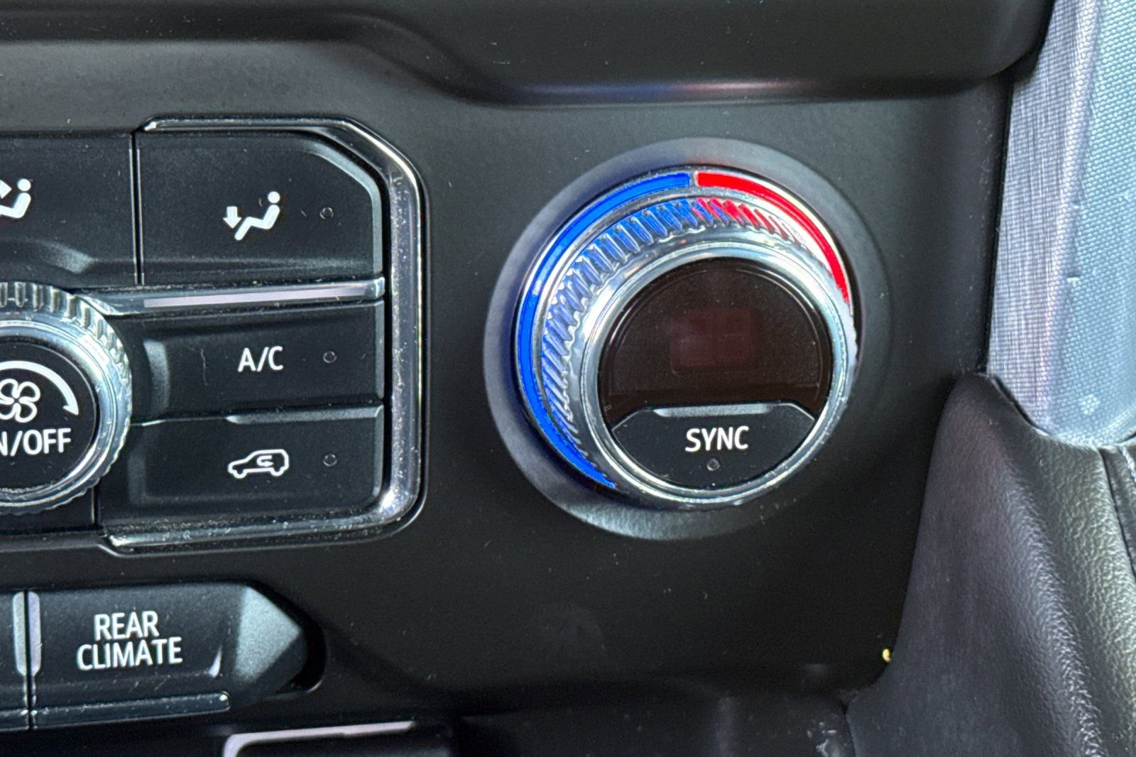 Used 2021 GMC Yukon SLE AWD/4WD image 30