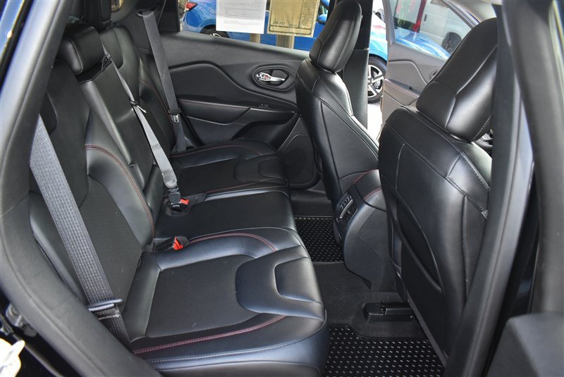 Used 2022 Jeep Cherokee Trailhawk w/ Comfort/Convenience Group AWD/4WD image 29
