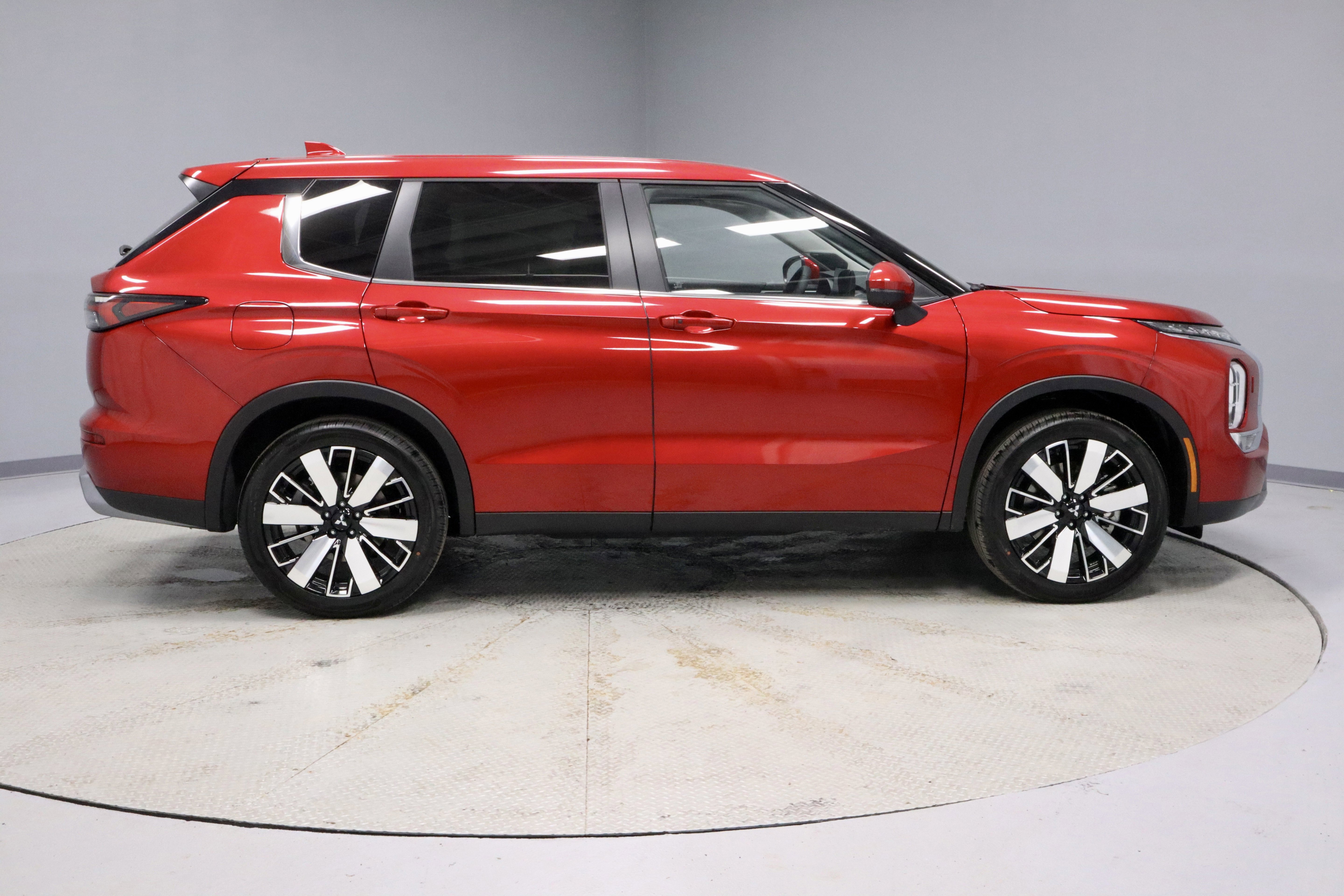 New 2026 Mitsubishi Outlander SE image 9