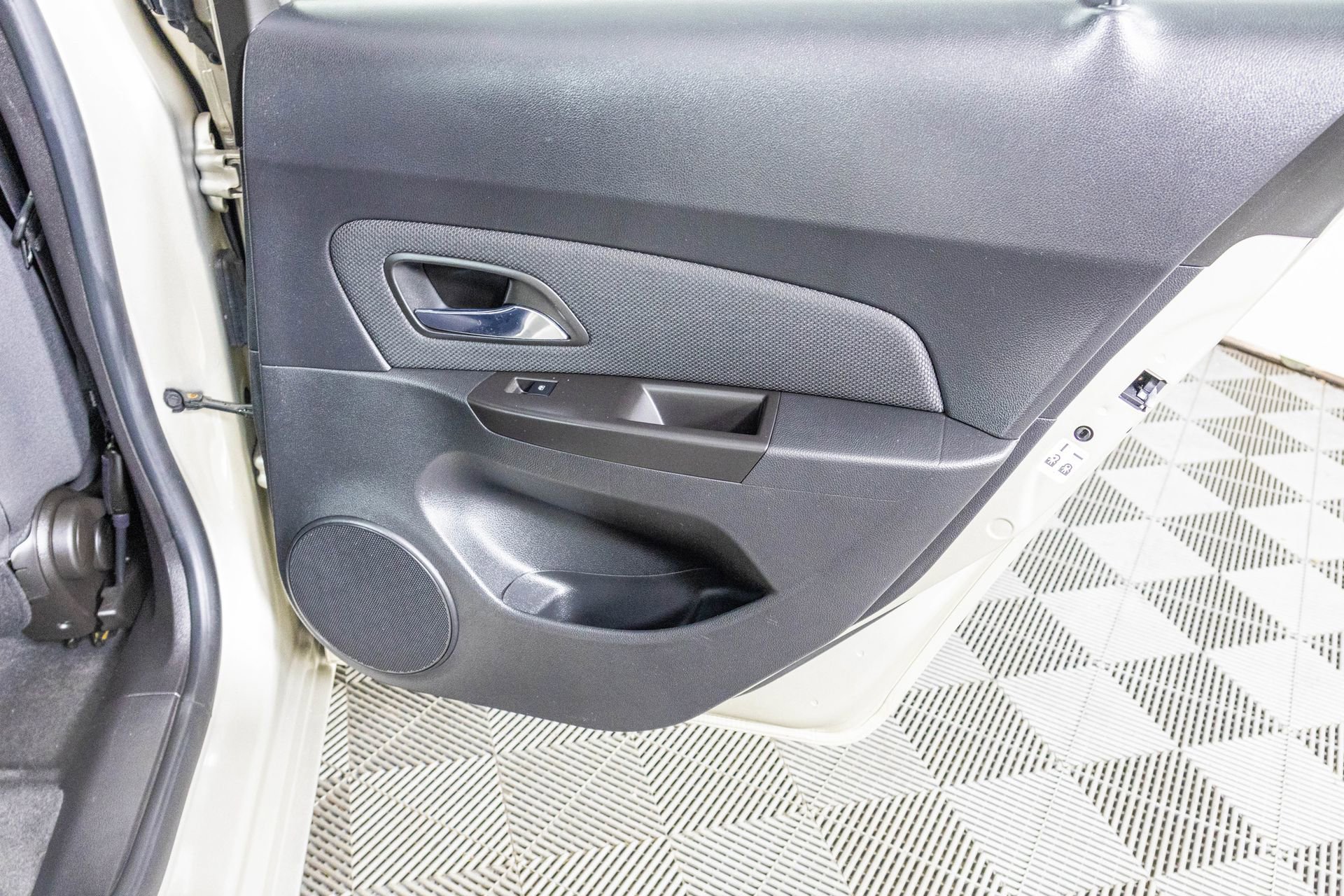 Used 2015 Chevrolet Cruze LT image 38